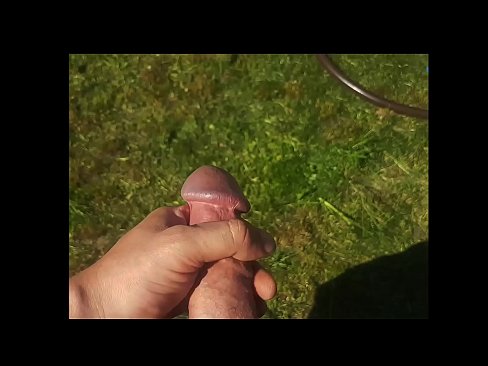 ❤️ Hot hottie får den rosa fitten hennes knullet og kommer med en sprut i en sommerhage ❤ Superporno hos oss ❌