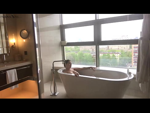 ❤️ En fantastisk babe som lidenskapelig rykker av seg fitta på badet ❤ Superporno hos oss ❌