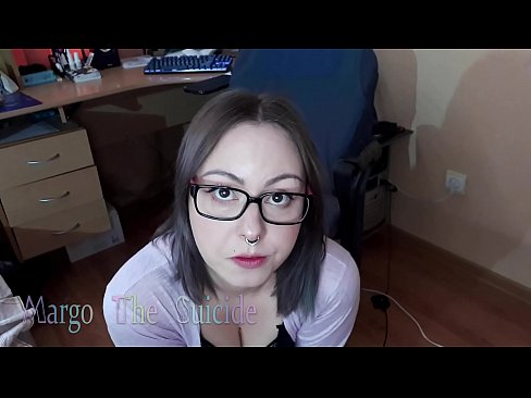 ❤️ Sexy jente med briller suger dildo dypt på kamera ❤ Superporno hos oss ❌