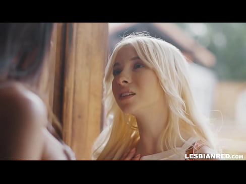 ❤️ Jenta kommer hjem noen måneder senere og ender opp med å spise stemorens fitte ❤ Superporno hos oss ❌